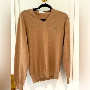 J.LINDEBERG Mens V Neck Sweater in Tan, Size Medium